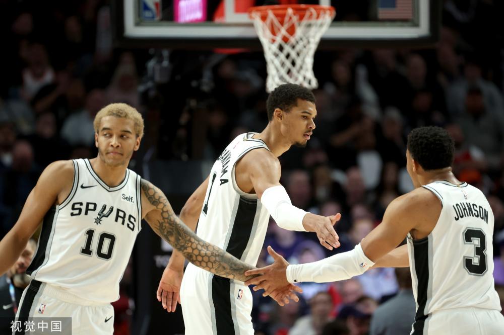 他帮助希腊 他帮助希腊